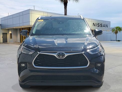 Used 2022 Toyota Highlander XLE FWD image 10