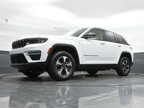 Used 2022 Jeep Grand Cherokee Limited 4xe w/ Luxury Tech Group II AWD/4WD image 44