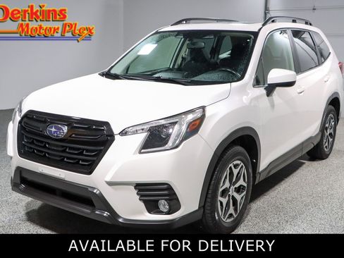 Used 2022 Subaru Forester Premium AWD/4WD image 1