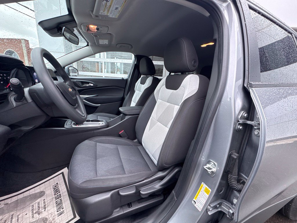 Used 2025 Chevrolet Trax LS w/ LS Convenience Package FWD image 13