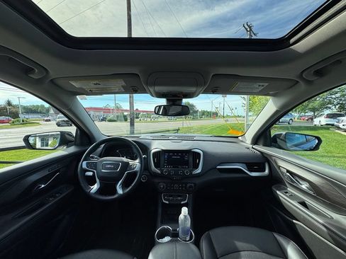 Used 2023 GMC Terrain SLT w/ Infotainment Package II FWD image 9