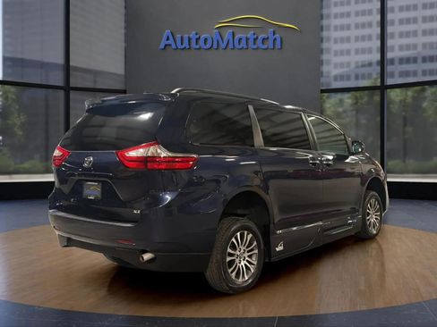 Used 2019 Toyota Sienna XLE image 10