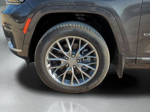 New 2025 Jeep Grand Cherokee L Summit w/ MOPAR Finishing Package AWD/4WD image 33