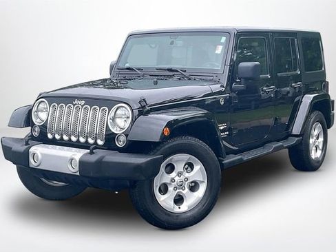 Used 2015 Jeep Wrangler Unlimited Sahara w/ Connectivity Group AWD/4WD image 2