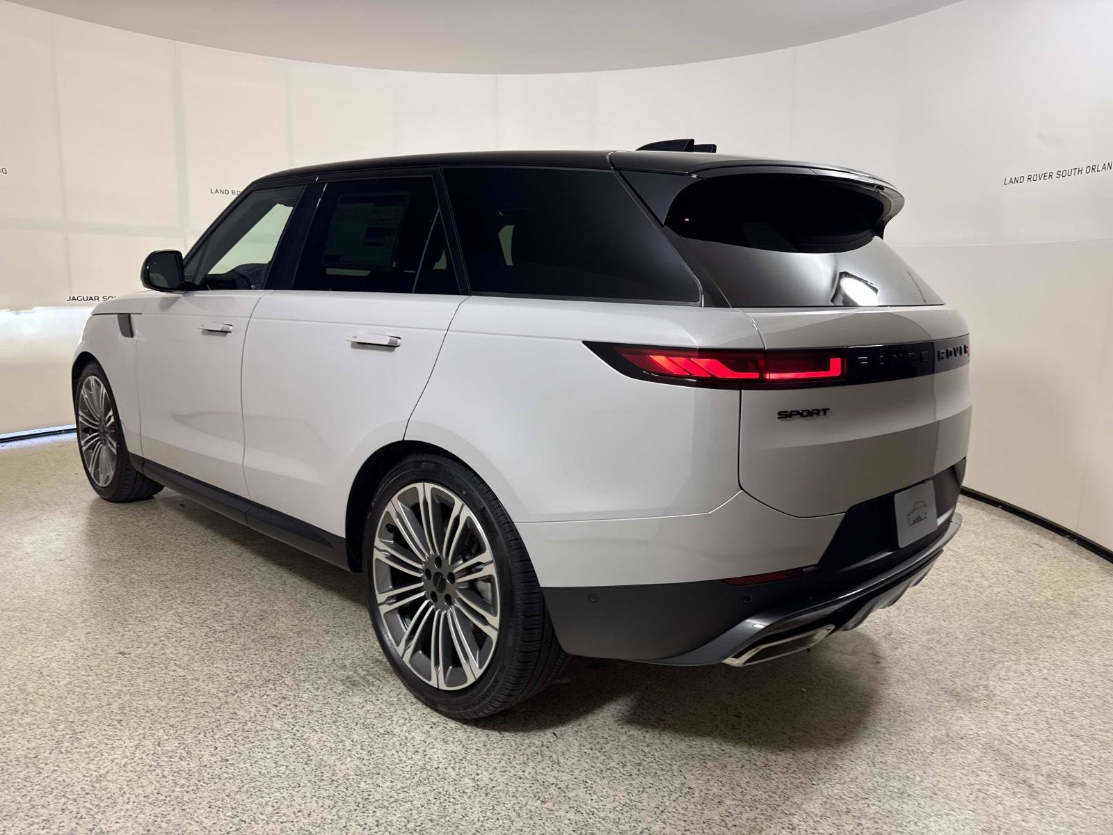 New 2027 Land Rover Range Rover Sport SE AWD/4WD image 3