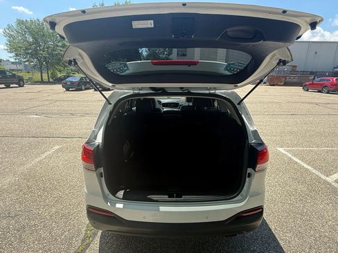 Used 2017 Kia Sorento LX w/ LX Convenience Package image 17