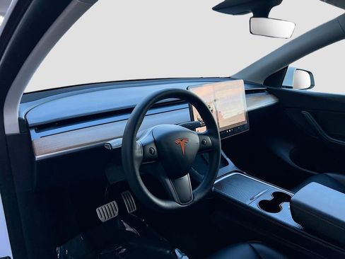 Used 2022 Tesla Model Y Performance image 9