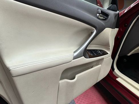 Used 2013 Lexus IS 250 w/ Premium Pkg Value Edition RWD image 9