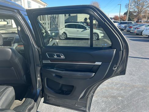 Used 2018 Ford Explorer Limited image 23
