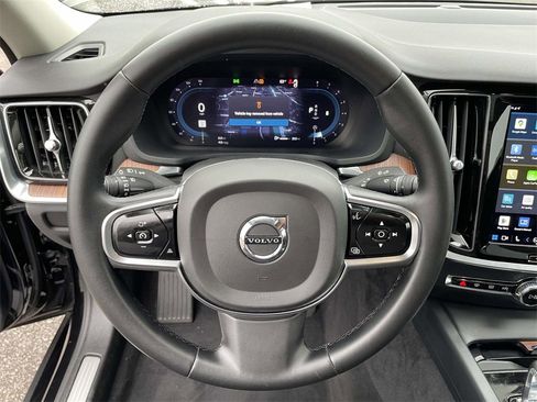 Used 2024 Volvo S60 B5 Plus image 19