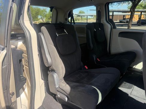 Used 2016 Dodge Grand Caravan SE w/ Quick Order Package 29E SE FWD image 8