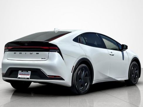 Used 2024 Toyota Prius LE image 5