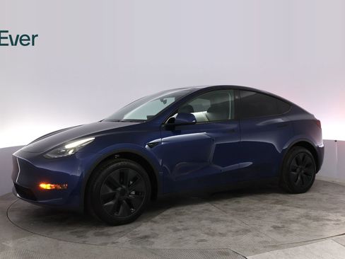 Used 2024 Tesla Model Y 2WD image 18