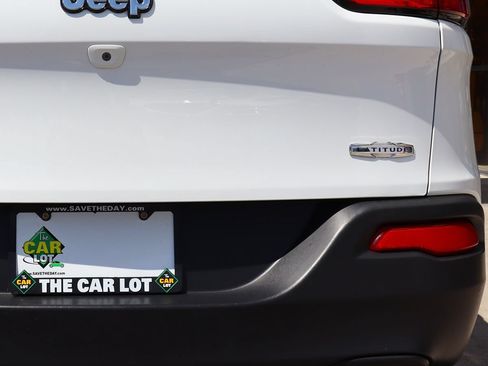 Used 2018 Jeep Cherokee Latitude FWD image 20