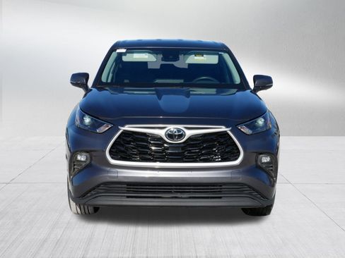 Certified 2024 Toyota Highlander LE image 2