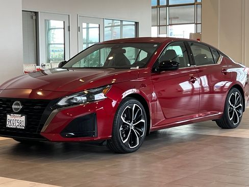 Used 2023 Nissan Altima 2.5 SR image 8