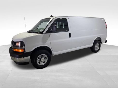 Used 2025 Chevrolet Express 2500 w/ Driver Convenience Package RWD image 15