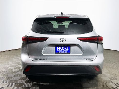 Certified 2022 Toyota Highlander LE image 7