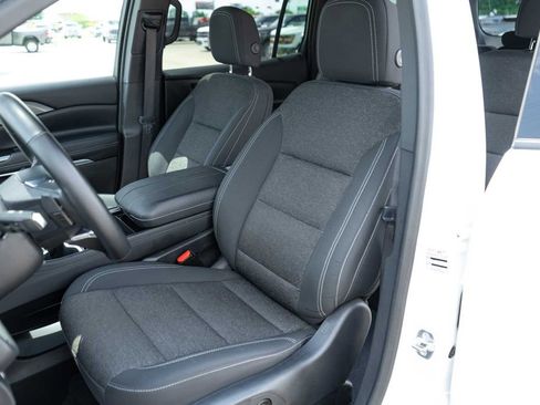 Used 2025 Chevrolet Traverse LT AWD/4WD image 13
