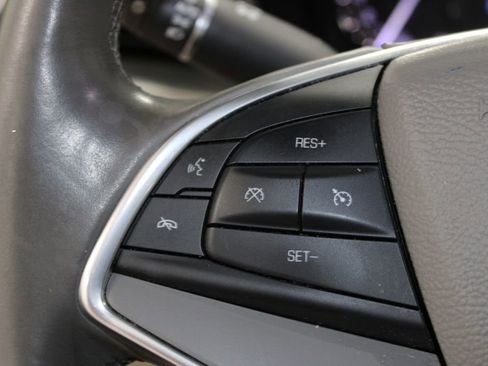 Used 2017 Cadillac XT5 Luxury image 16