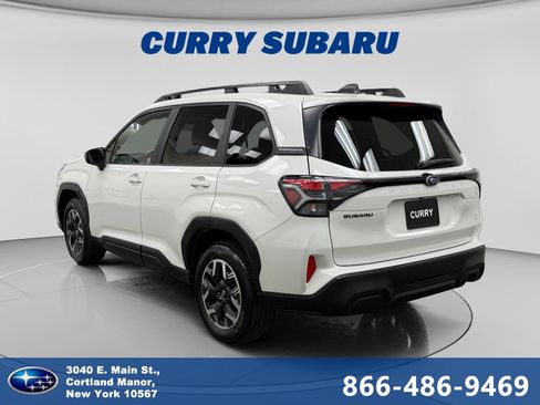 Used 2025 Subaru Forester Premium AWD/4WD image 3