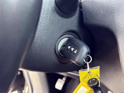 Used 2020 Nissan Rogue S image 29