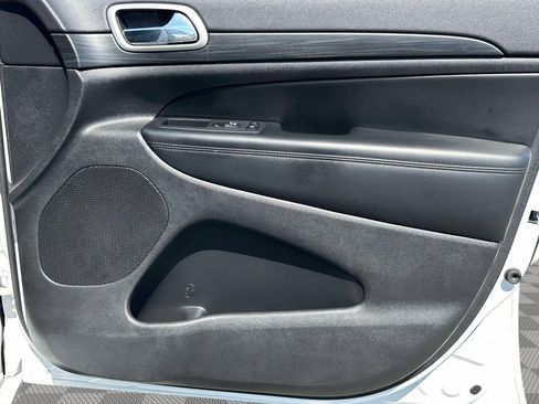 Used 2020 Jeep Grand Cherokee Altitude image 21