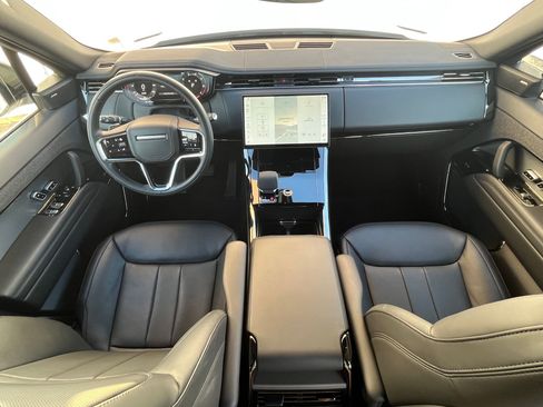 Used 2025 Land Rover Range Rover Sport SE image 14