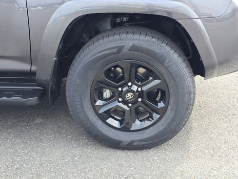 Used 2021 Toyota 4Runner SR5 Premium image 2