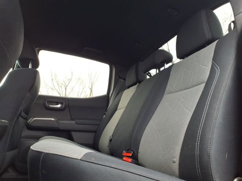 Used 2021 Toyota Tacoma TRD Sport w/ Technology Package image 14