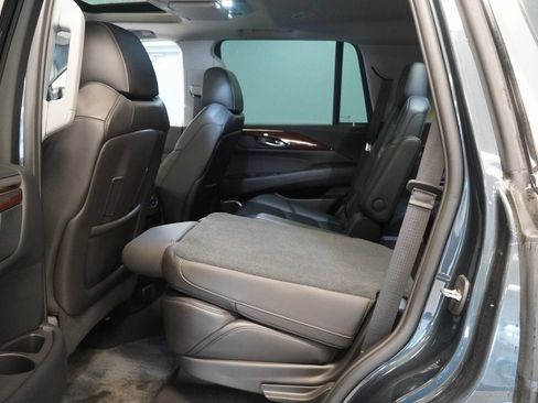 Used 2019 Cadillac Escalade Luxury w/ LPO, Radiant Package image 21