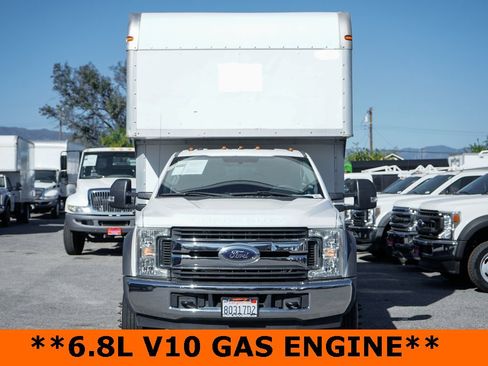 Used 2017 Ford F550 2WD Regular Cab Super Duty image 3