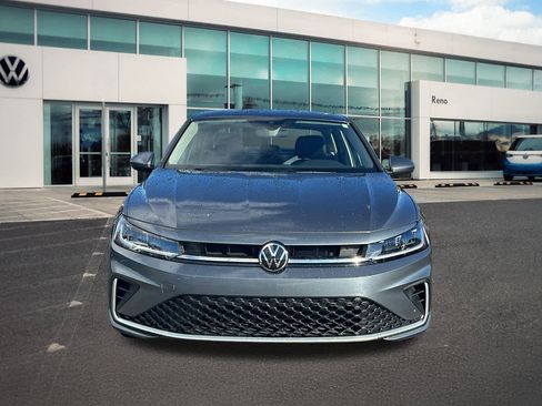 Used 2025 Volkswagen Jetta SE image 2