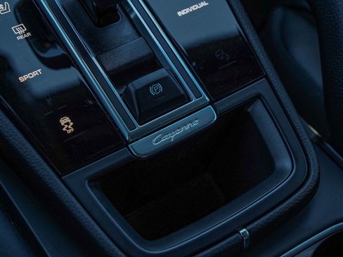 Used 2021 Porsche Cayenne image 21