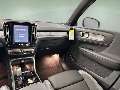 New 2024 Volvo XC40 Recharge Core w/ Protection Package Premier image 27