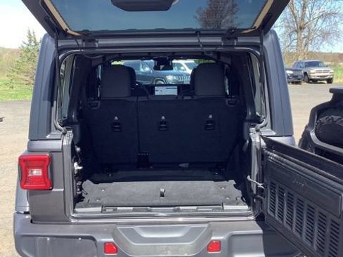 Certified 2025 Jeep Wrangler Unlimited Rubicon AWD/4WD image 17