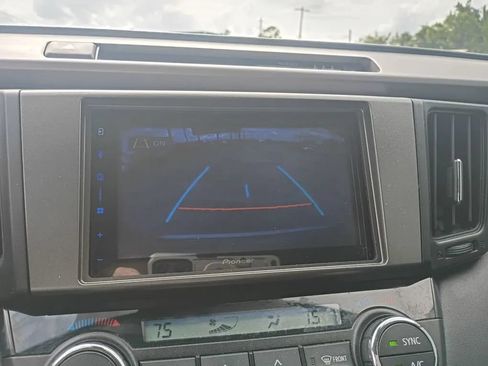 Used 2017 Toyota RAV4 XLE FWD image 12