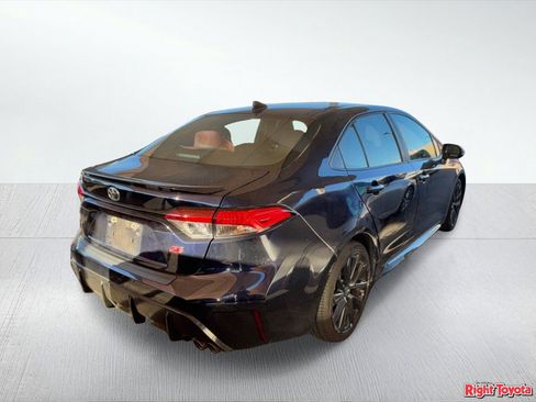 Used 2024 Toyota Corolla SE w/ SE Premium Package image 4