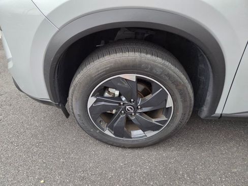 Used 2025 Nissan Rogue SV FWD image 3