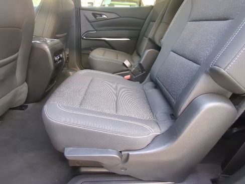 Certified 2025 Chevrolet Traverse LT image 18