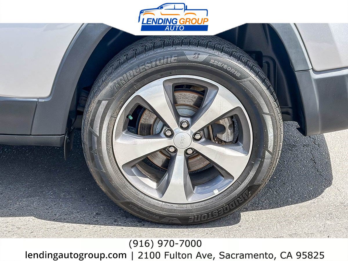 Used 2019 Jeep Cherokee Limited AWD/4WD image 10
