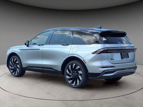 New 2025 Lincoln Nautilus Reserve w/ Jet Appearance Package image 3