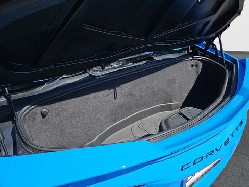 Used 2023 Chevrolet Corvette Stingray Preferred Conv w/ Z51 Performance Package RWD image 9