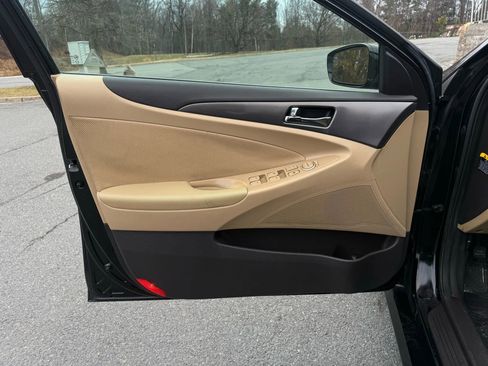 Used 2012 Hyundai Sonata Hybrid w/ Leather Pkg image 19