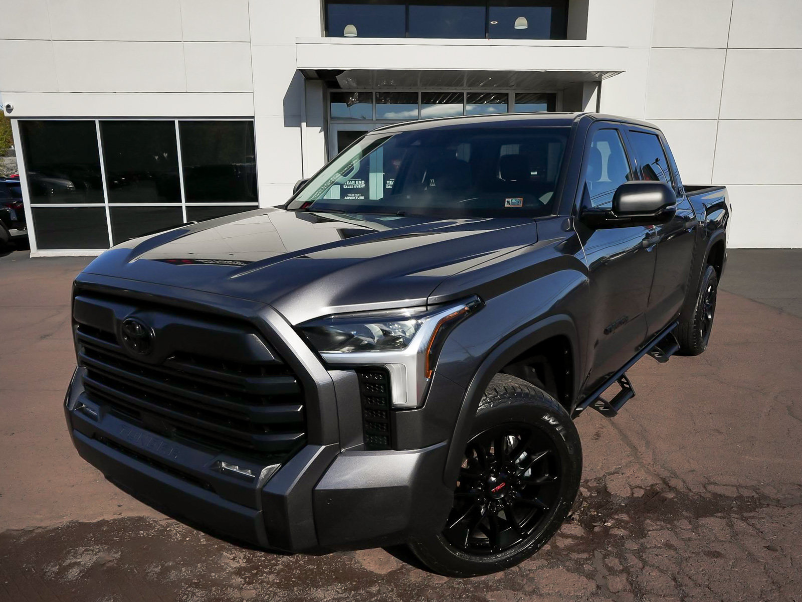 Used 2023 Toyota Tundra SR5 w/ SR5 Convenience Package AWD/4WD image 8