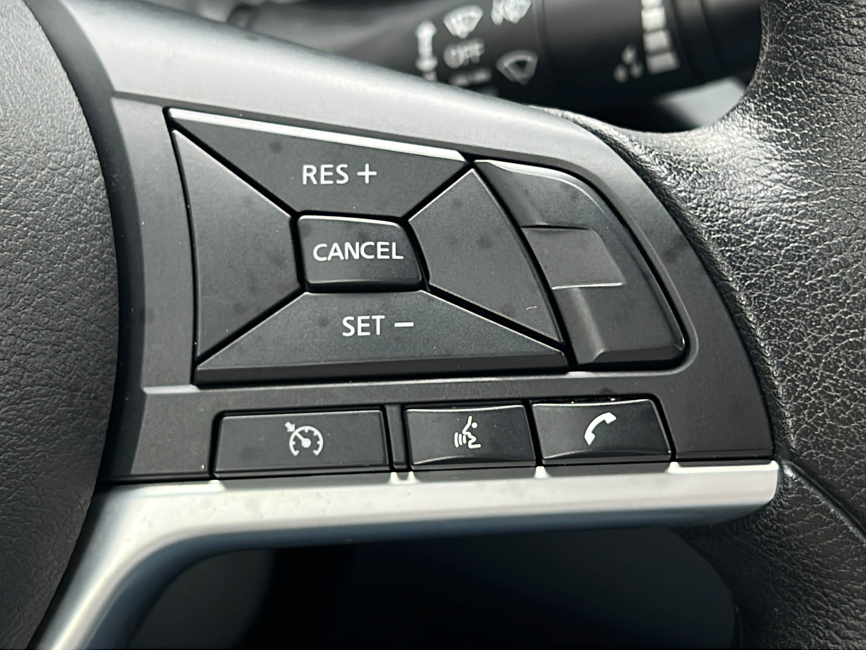 Used 2025 Nissan Altima 2.5 SV AWD/4WD image 18