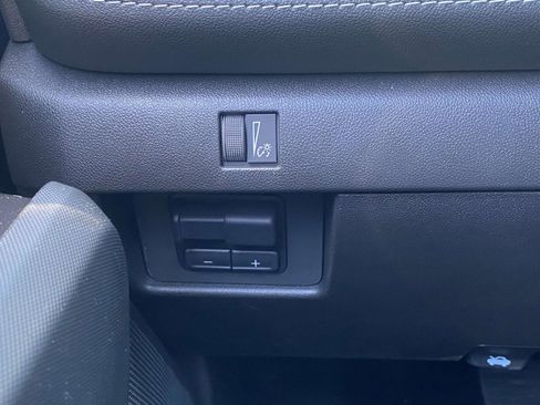 Used 2025 Chevrolet Colorado LT w/ LT Convenience Package AWD/4WD image 19