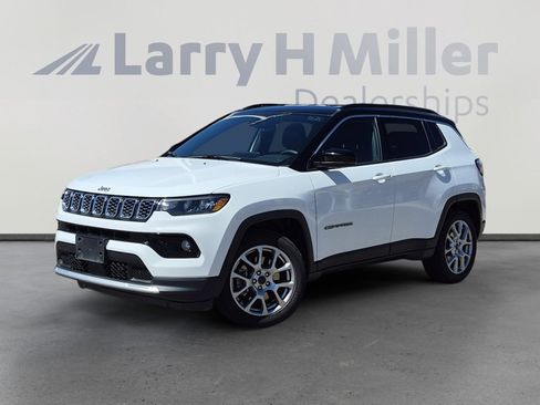 Used 2025 Jeep Compass Limited image 1