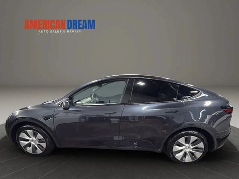 Used 2024 Tesla Model Y Long Range RWD image 2