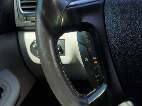 Used 2012 GMC Acadia Denali image 16